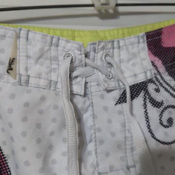 Quiksilver swim trunks. - Picture 5 of 8